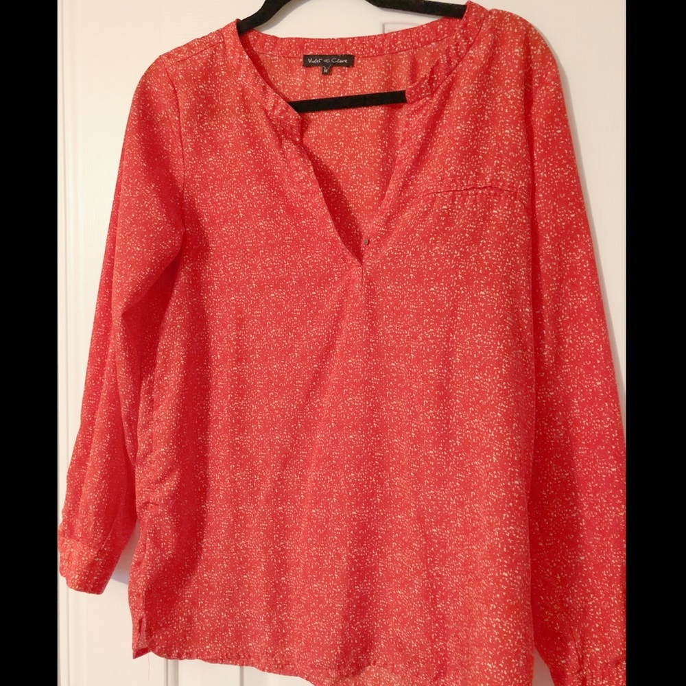 Red and white top size medium- perfect for work!